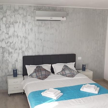 Water Lily Apartment - Self Check-In Oradea Exterior foto